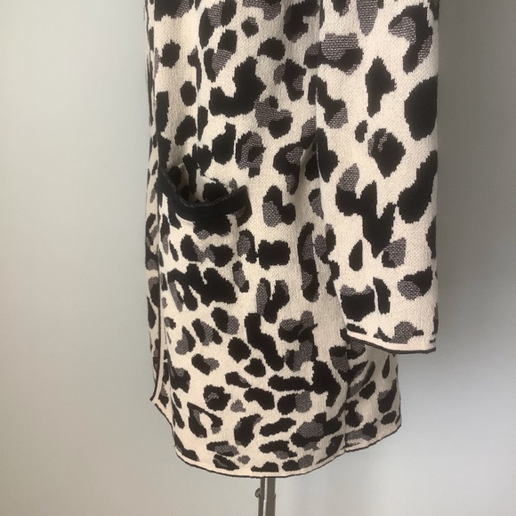 Chico's Leopard Print Open Cardigan Sweater Pockets Size2 - Picture 6 of 16